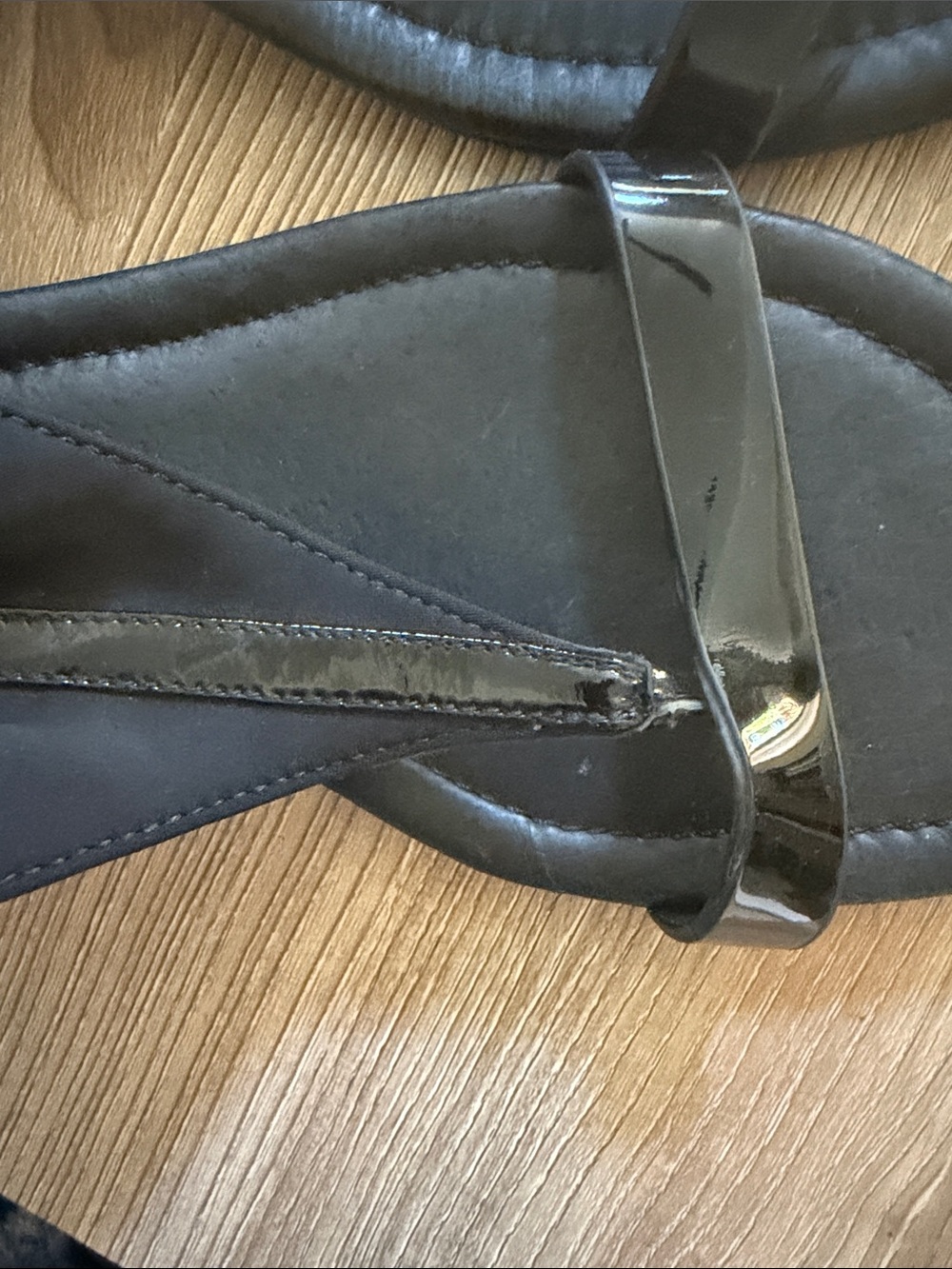Donald J. Pliner Black Women’s Toe-Post Sandal - Picture 11 of 16